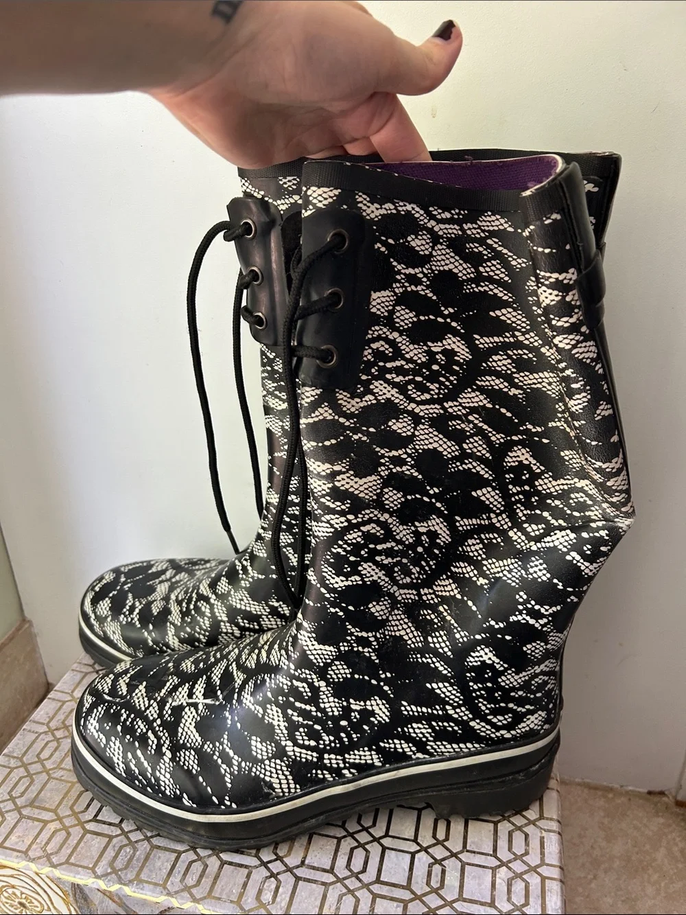 Tretorn Lace Printed Rubber Rain Boots Women's size 40/9